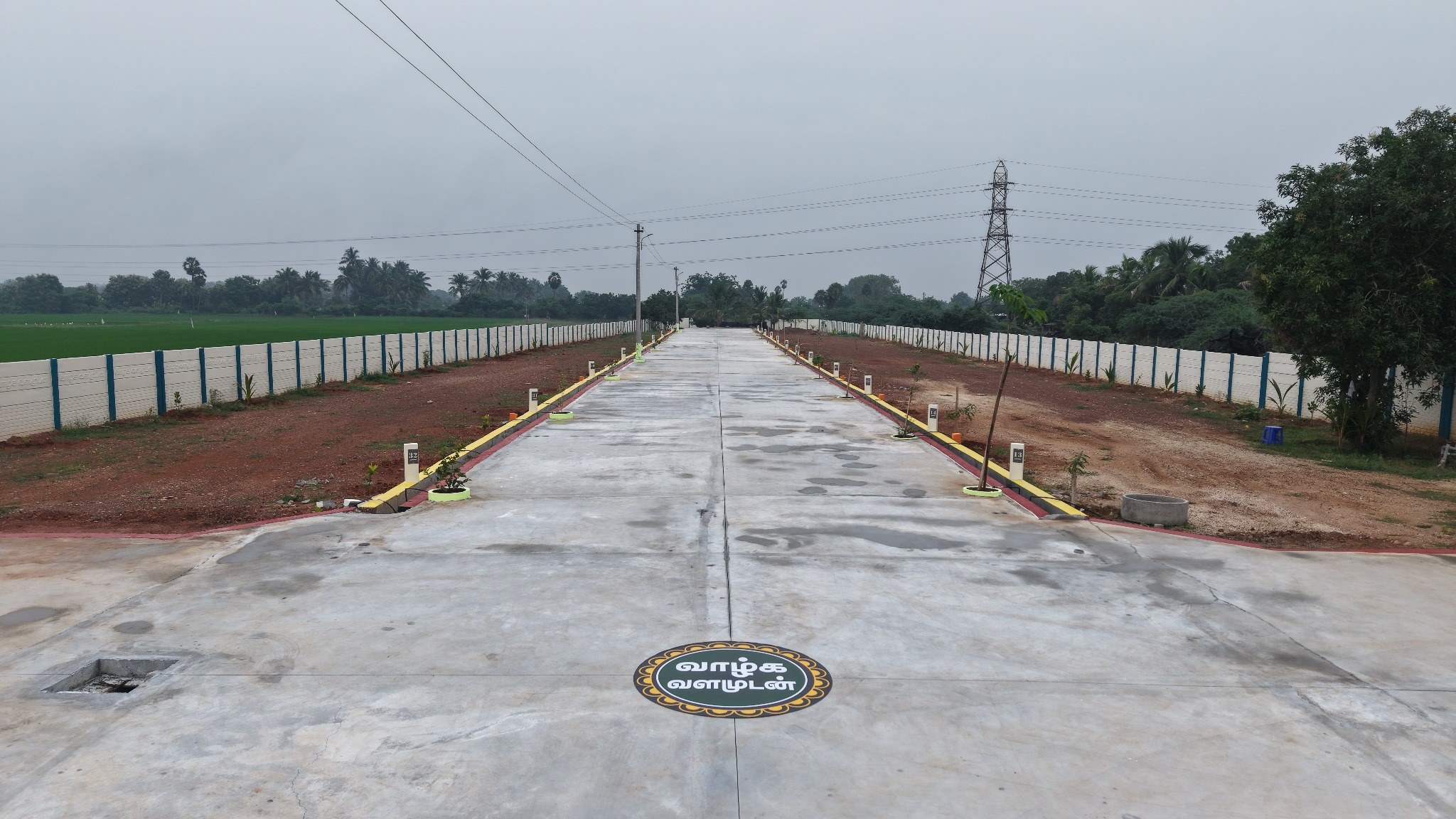 Well-laid internal road for comfortable movement inside the layout.